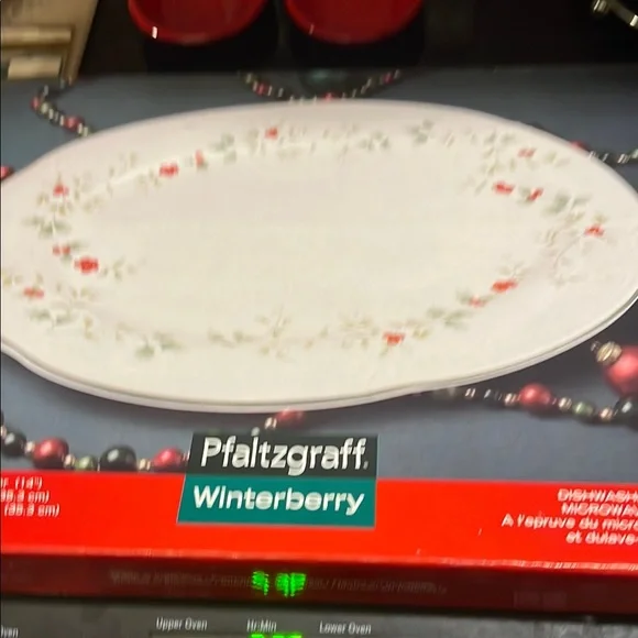 Pfaltzgraff Dining Pfaltzgraff Winterberry Oval Platter With
